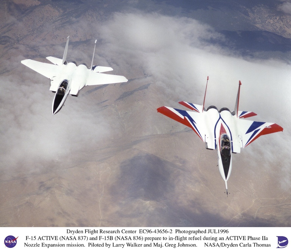 F-15 ACTIVE (NASA 837) and F-15B (NASA 836) prepare to in-flight refuel during an ACTIVE Phase IIa N