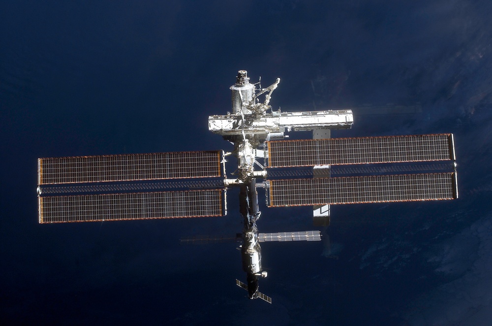 Flyaround view of ISS forward zenith side