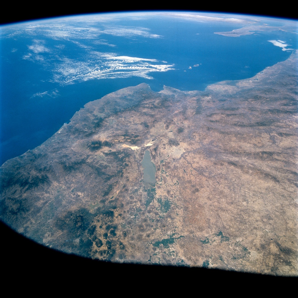 Earth observations taken during STS-75