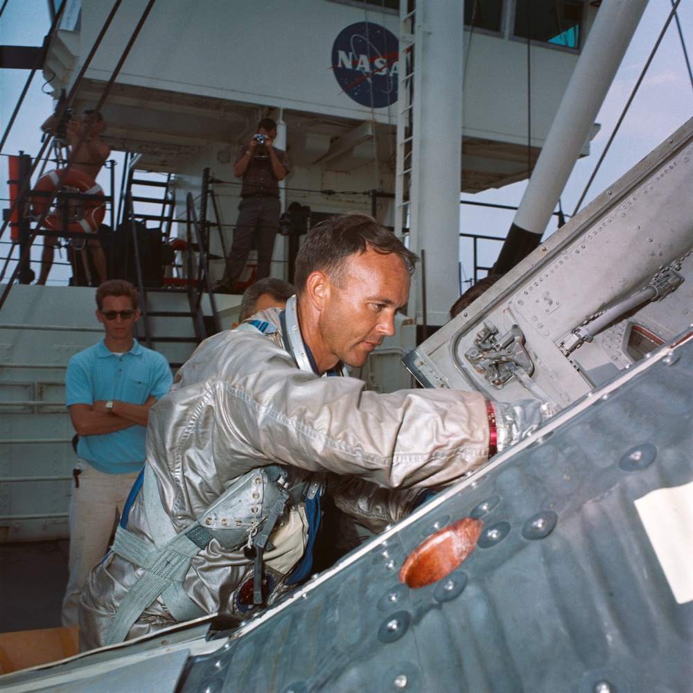 ASTRONAUT MICHAEL COLLINS - TRAINING - GT-10 WATER EGRESS
