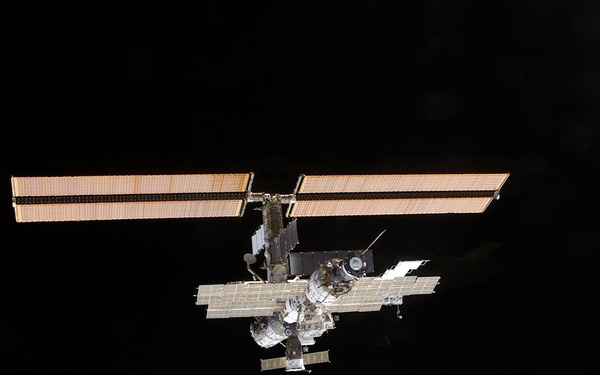 Flyaround view of ISS aft and port sides