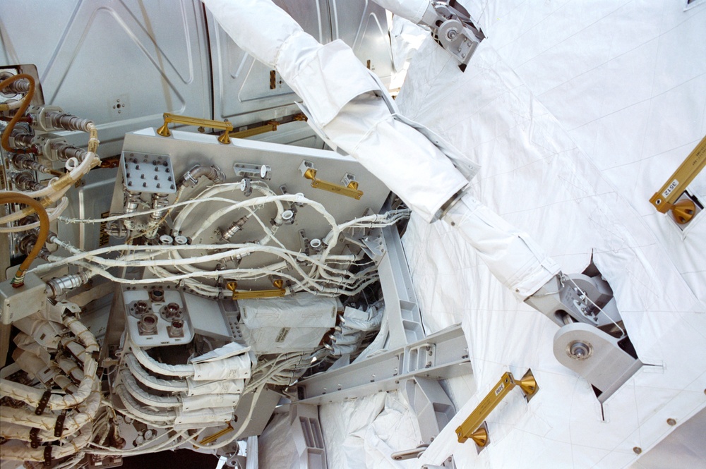 View of the aft avionics tray between the Z1 and S0 Trusses taken during the fourth EVA of STS-110