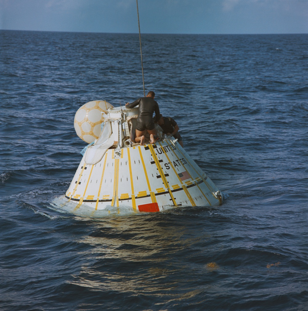 COMMAND MODULE - BOILERPLATE 1102 - APOLLO - FLOTATION EXERCISE - GULF OF MEXICO