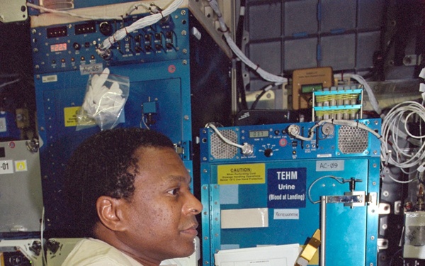 Brown works in the Spacehab RDM during STS-107