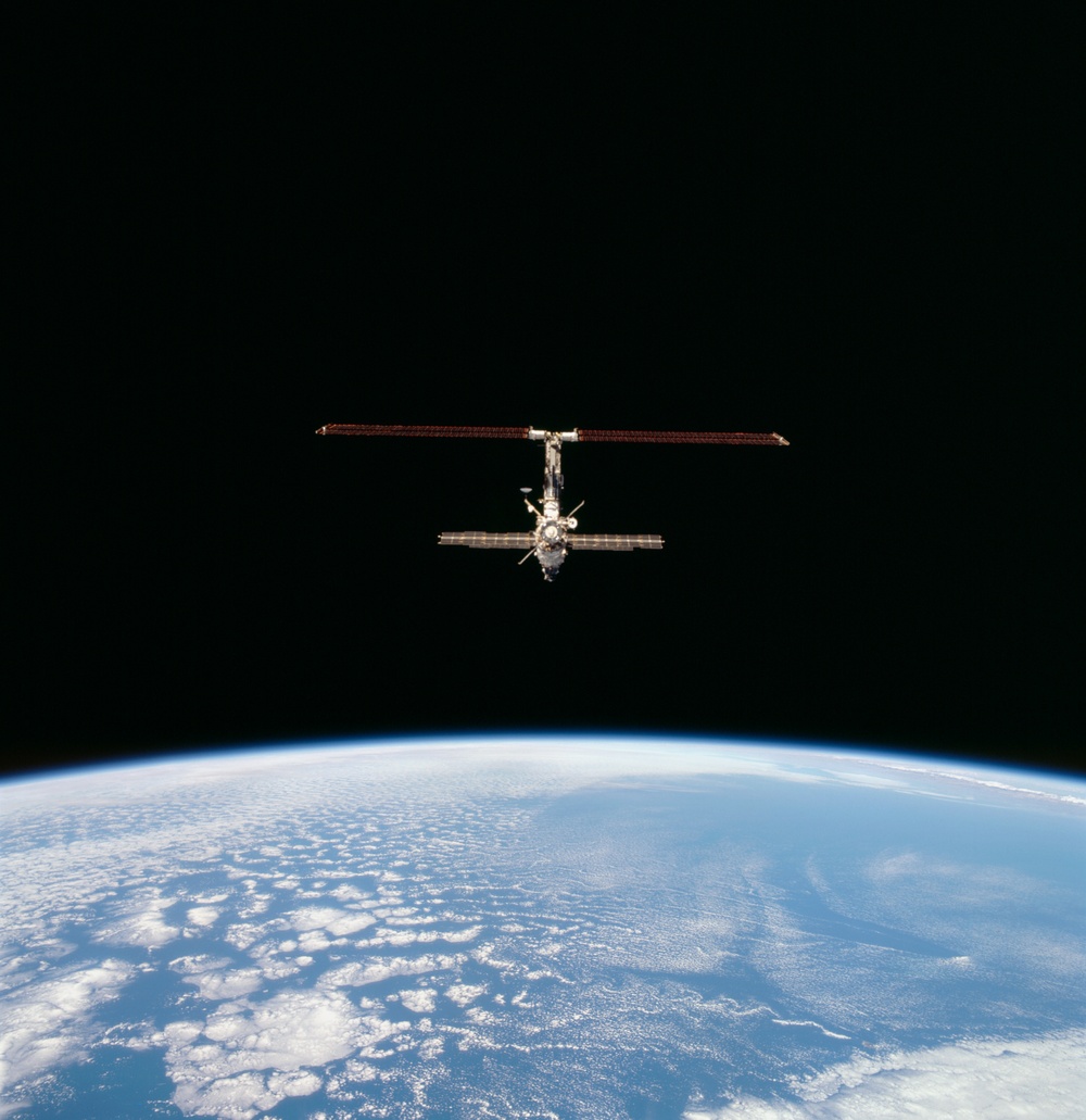 Views of the ISS during Endeavour's final flyaround for STS-97