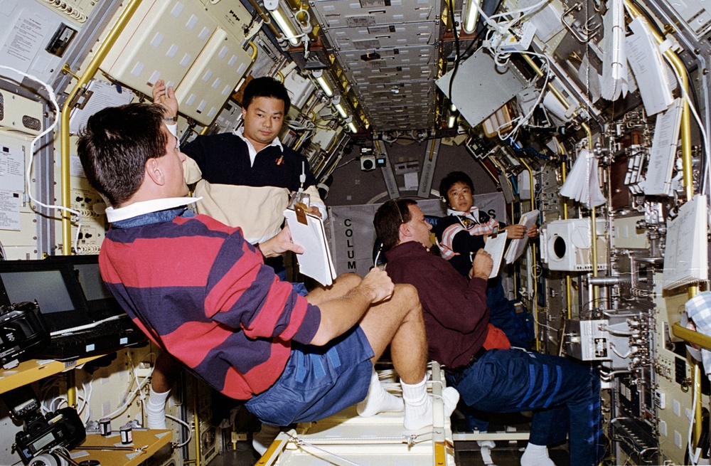 STS-65 crewmembers aboard the IML-2 Spacelab