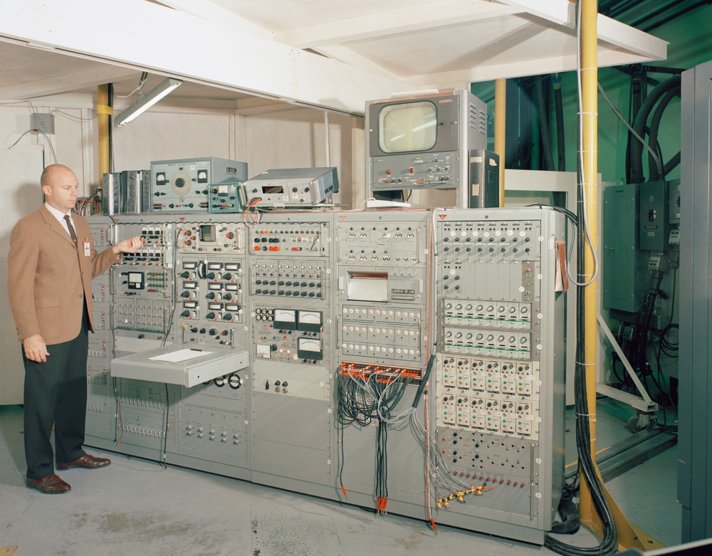 APOLLO DOCKING TEST DEVICE   BUILDING 13 HI BAY