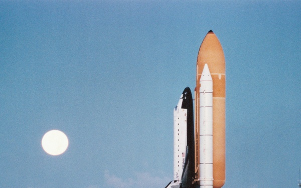 Dave Wolf and Wendy Lawrence training in Russia, also STS-86 on crawler