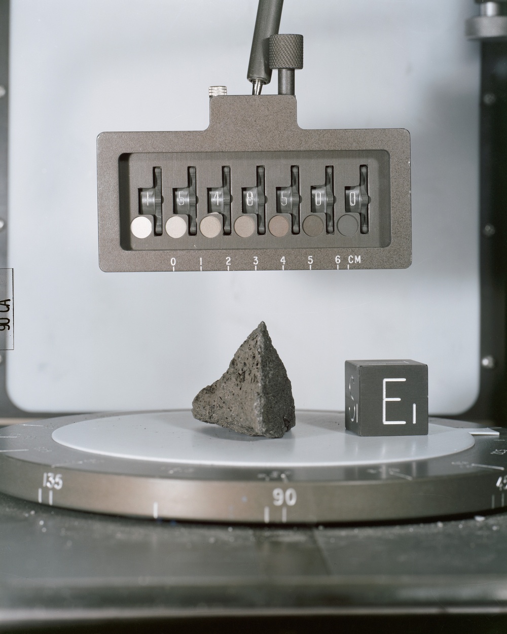 LUNAR SAMPLE - APOLLO 15 ROCK #15466