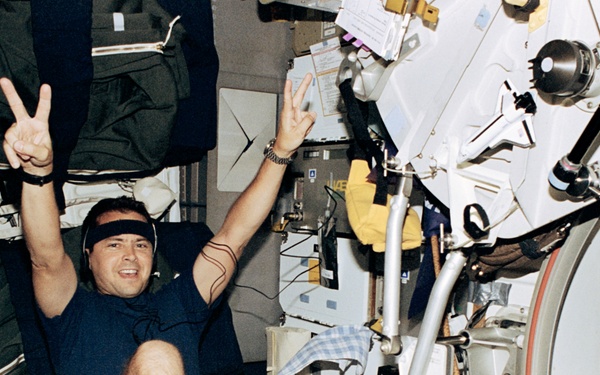 Bursch erercises on ergometer on Endeavour's middeck