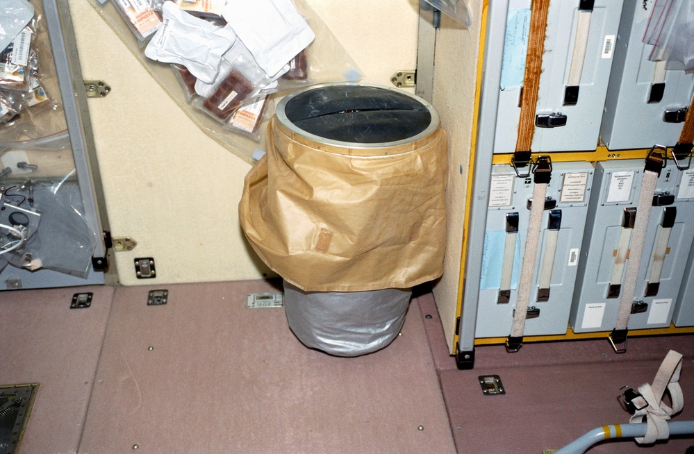 Garbage receptacle in the Zvezda SM