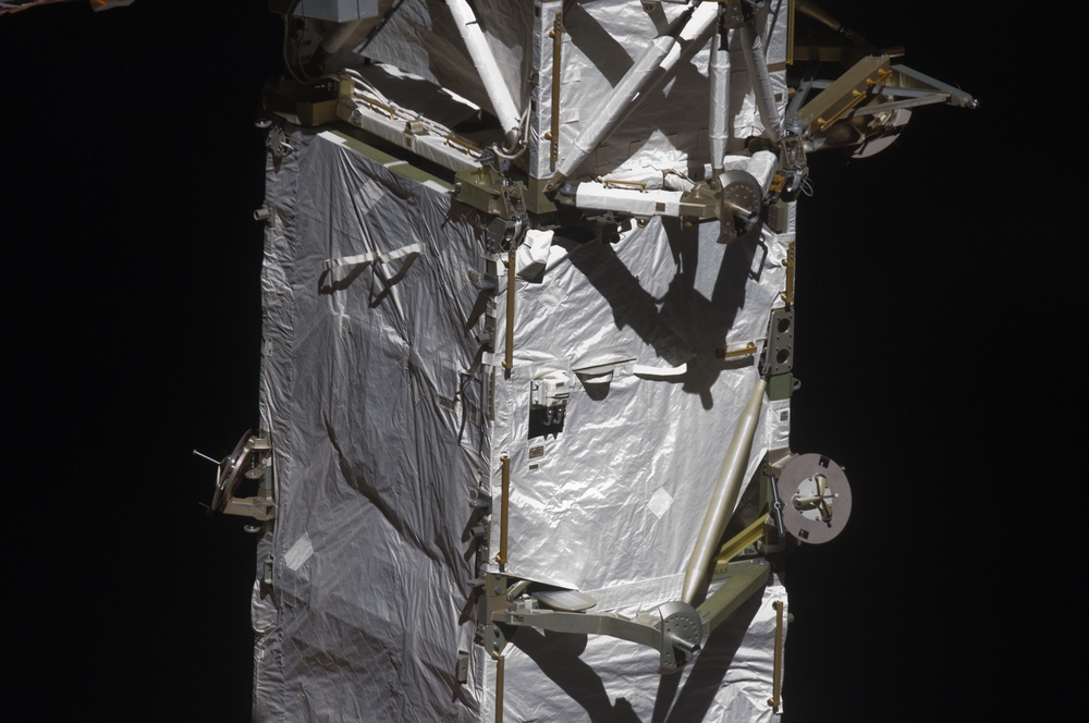 ISS Flyaround views from STS-128