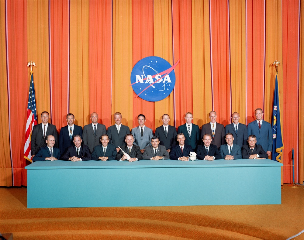 GROUP - 19 NEW ASTRONAUTS - PORTRAIT - MSC