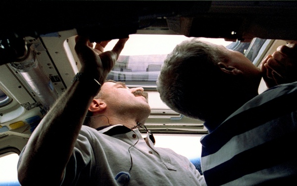 Searfoss, Williams, Buckey and Linnehan on aft flight deck
