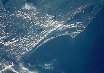 GEMINI-V - EARTH SKY - KENNEDY SPACE CENTER, FL - OUTER SPACE