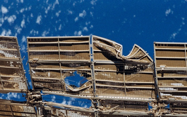 Survey views of the Mir space station