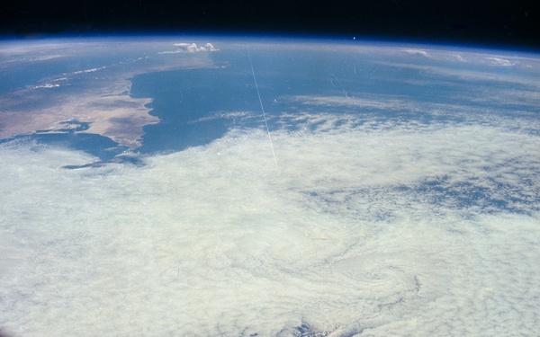 GEMINI-V - EARTH-SKY - (70mm Hasselblad) - OUTER SPACE