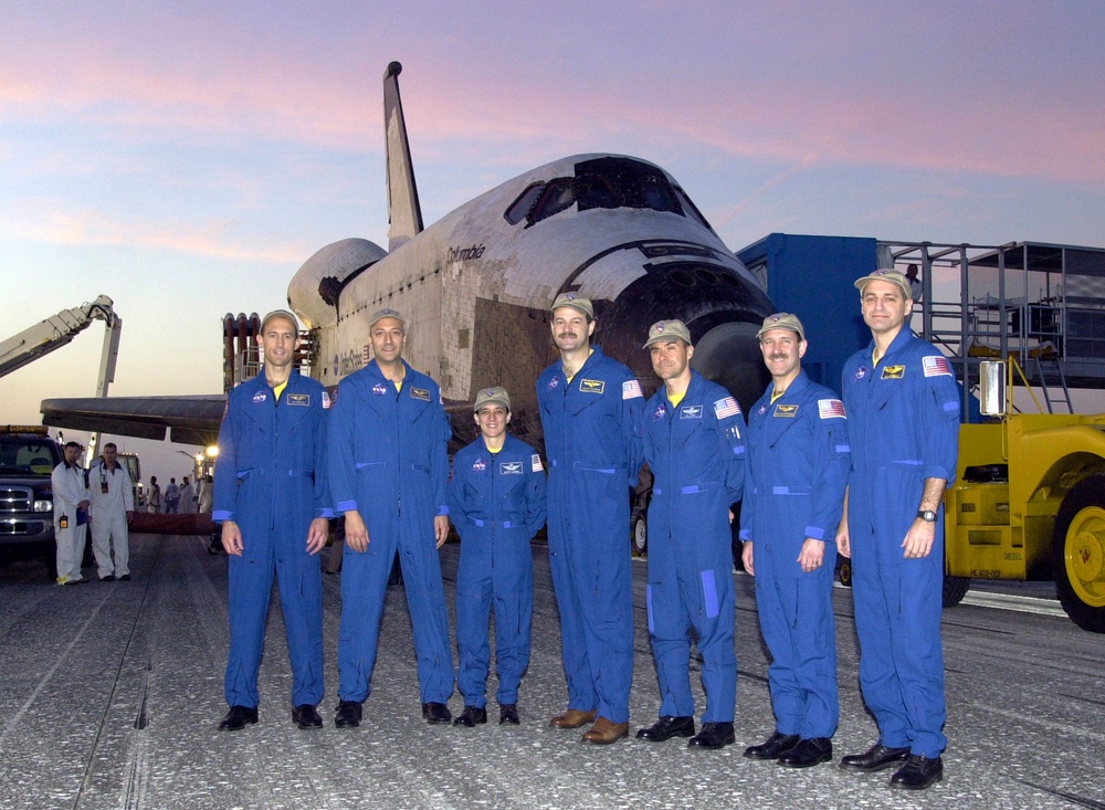 STS-109 crew poses for photo after landing