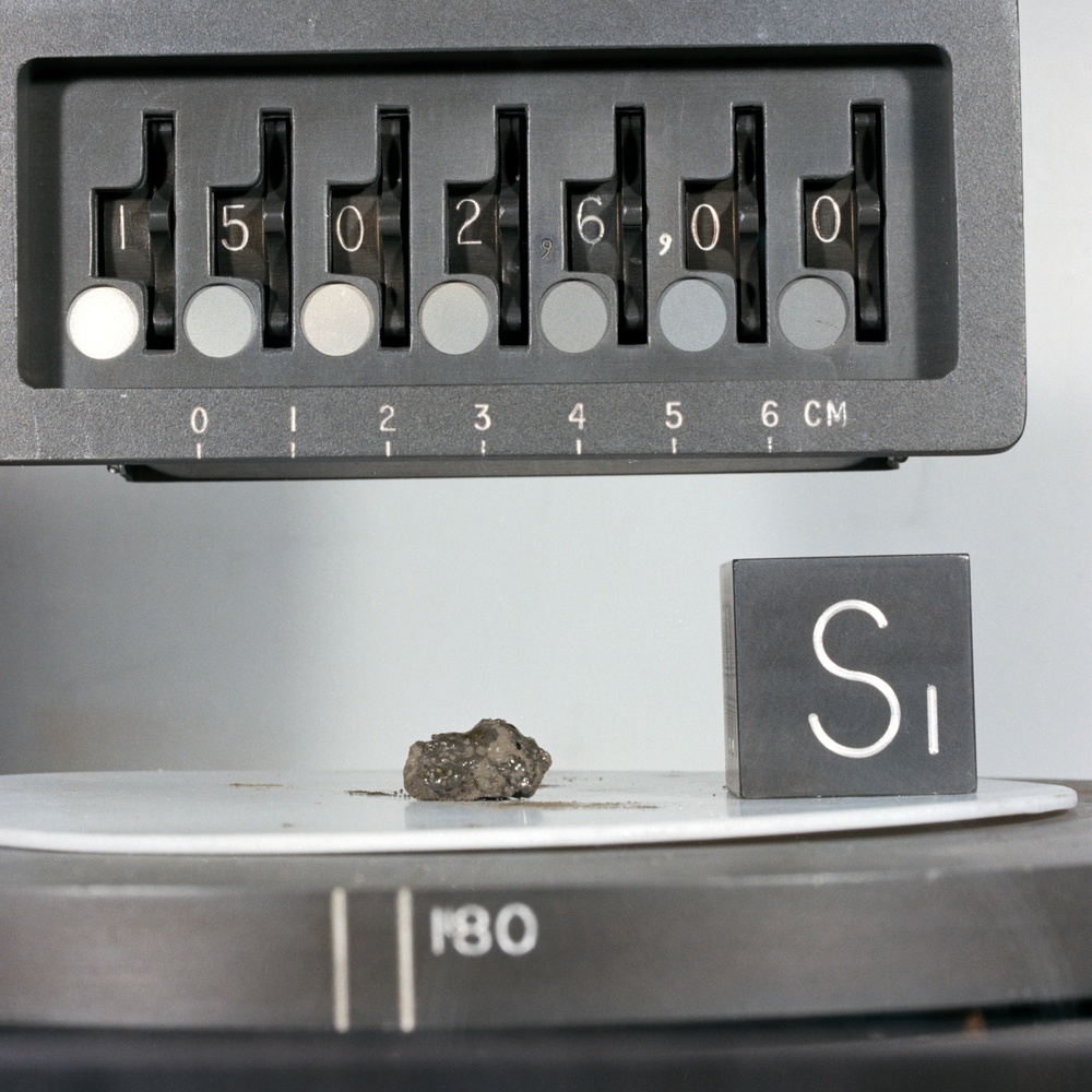 LUNAR SAMPLE - APOLLO 15 ROCK #15026