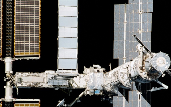 View of the ISS taken during final flyaround of STS-100