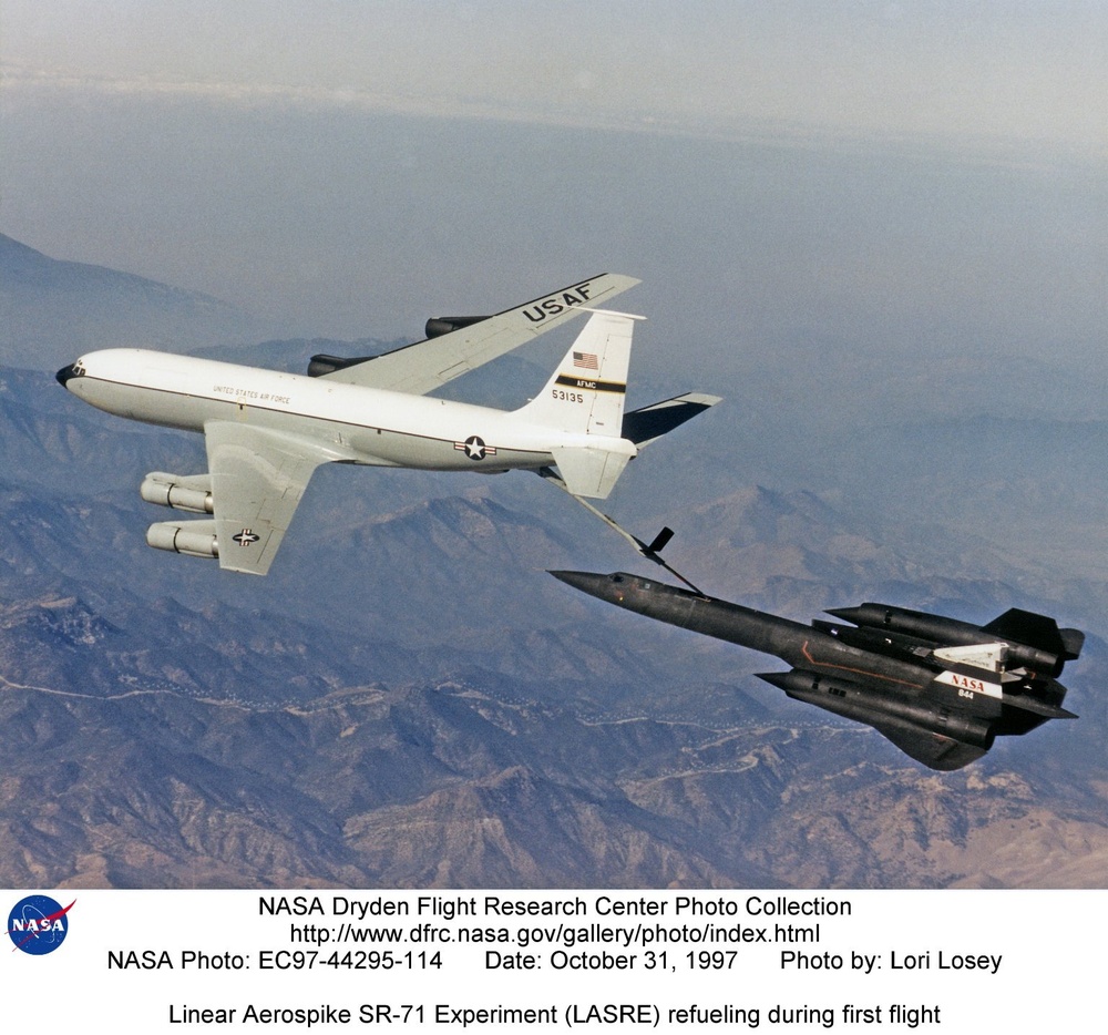 Linear Aerospike SR-71 Experiment (LASRE) refueling during first flight