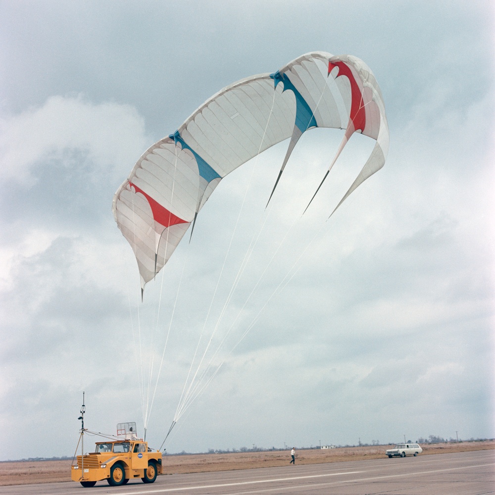 WING SAIL PARACHUTE TOW TEST