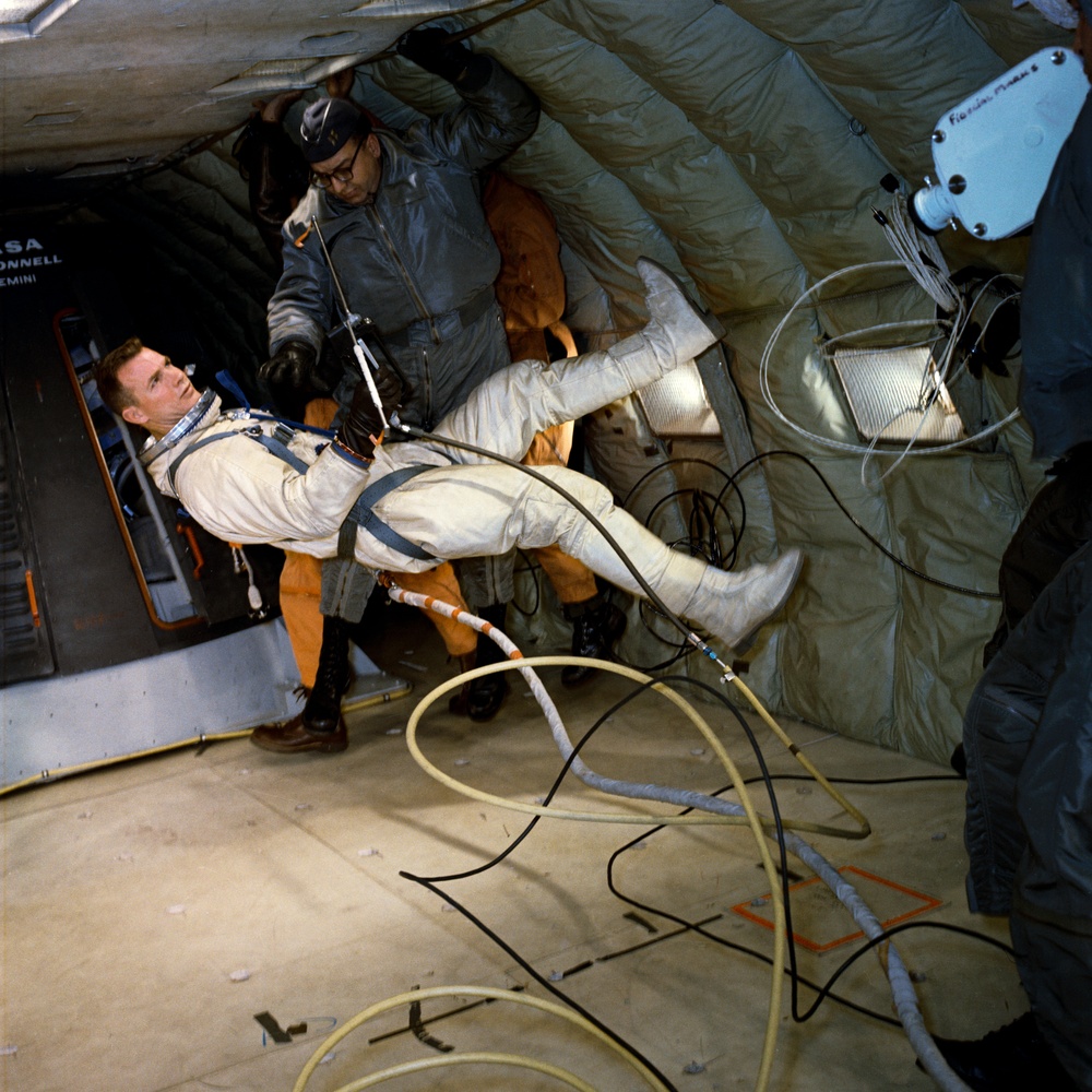 GEMINI-TITAN-8 - TRAINING - COMMAND PILOT HOLDS HHSMU
