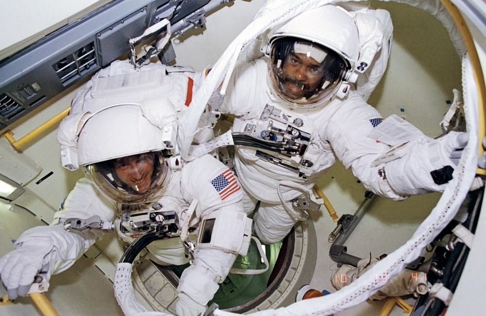 MS Foale and MS Harris in Extravehicular Mobility Units