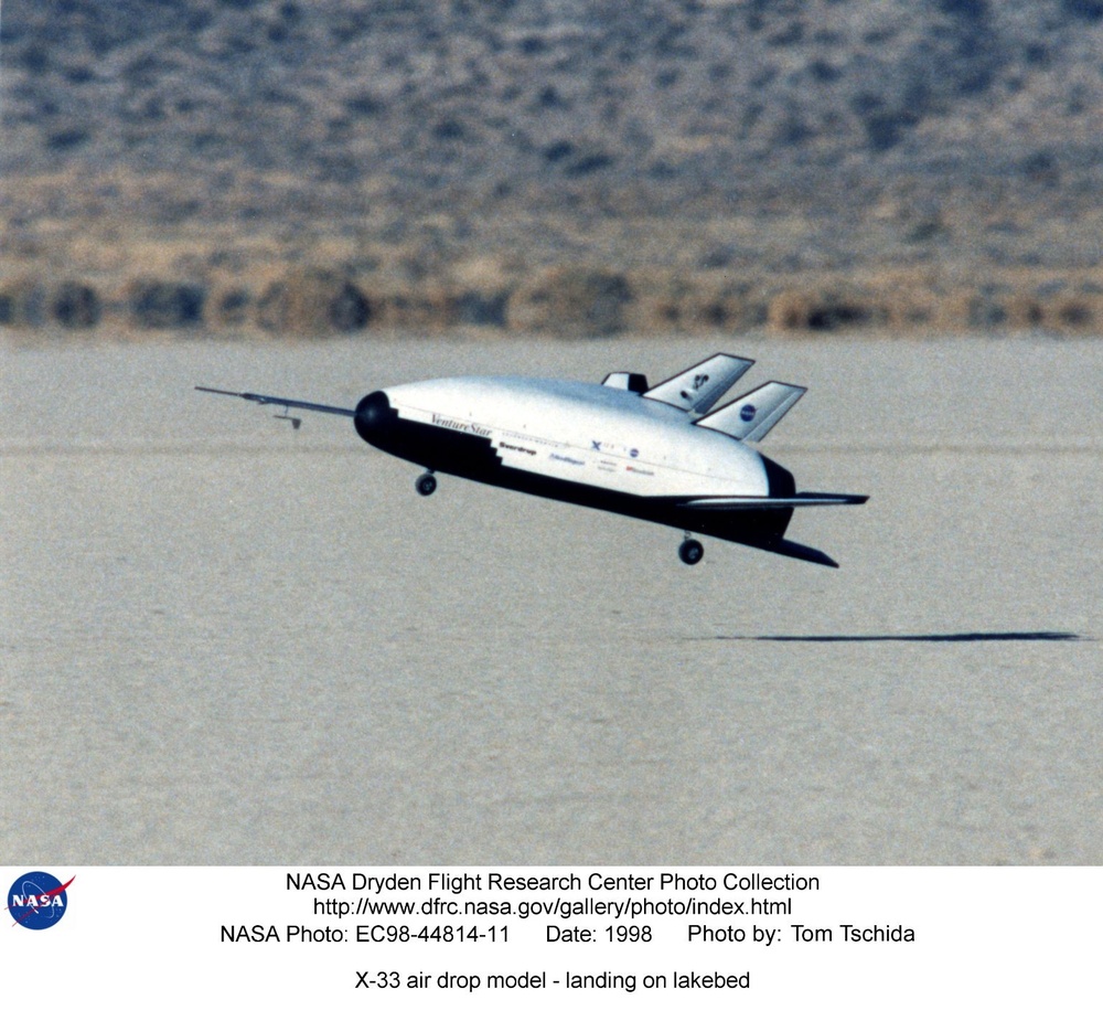 DVIDS - Images - X-33 air drop model - landing on lakebed