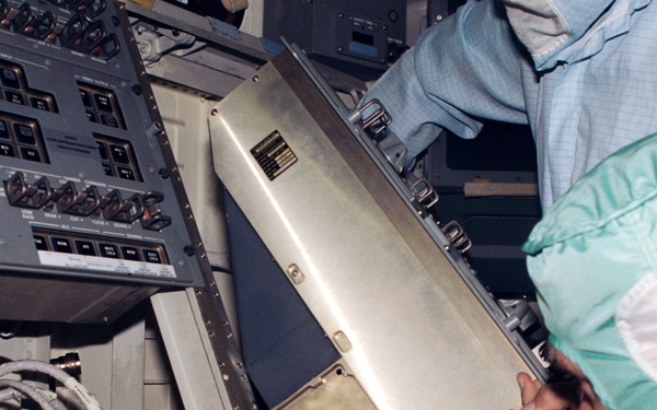 Documentation of the flight deck Orbit Station hardware on Atlantis