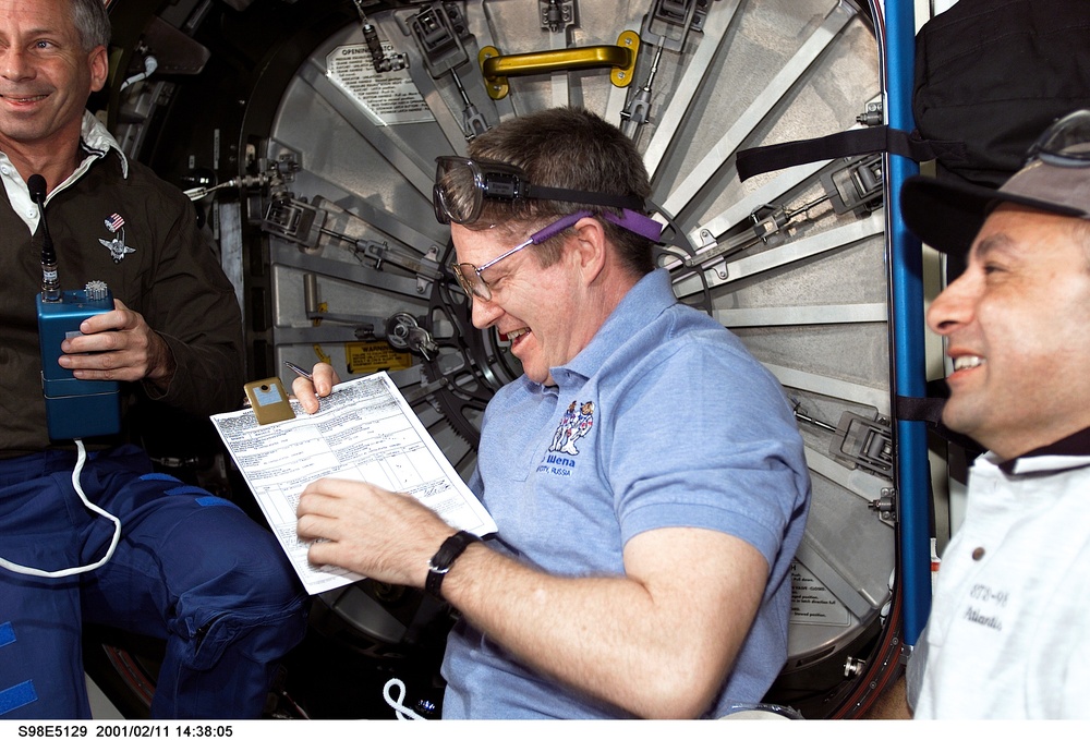 Astronauts Cockrell, Shepherd and Polansky prior to hatch opening