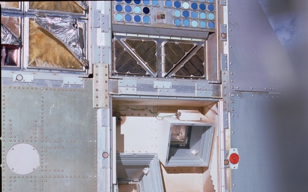 LDEF (Flight), AO038 : Interstellar Gas Experiment, Tray H09