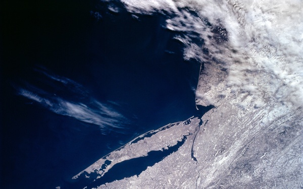 Earth observations from STS-62