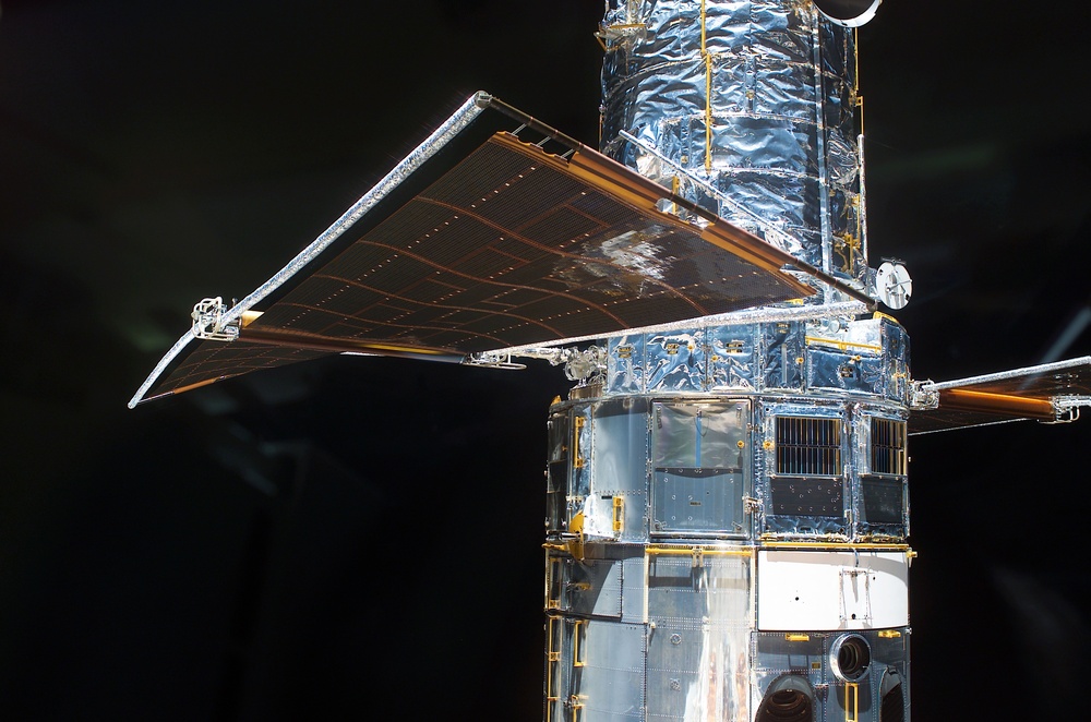 -V2 Hubble Space Telescope solar array