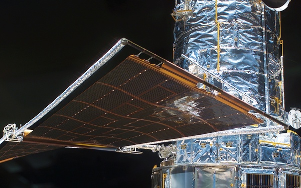 -V2 Hubble Space Telescope solar array