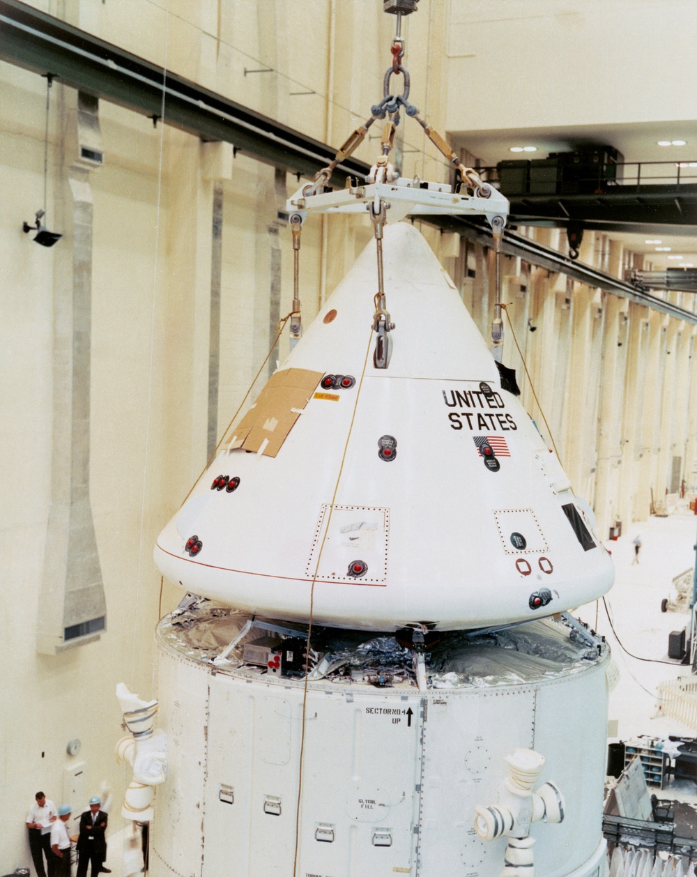 COMMAND MODULE - APOLLO/SATURN A/S 202 - SPACECRAFT 011 - MATING - CAPE