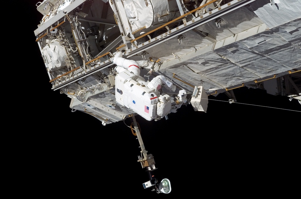 STS-115 MS Tanner performs third EVA during Expedition 13 / STS-115 Joint Operations