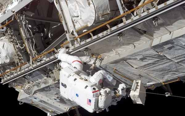 STS-115 MS Tanner performs third EVA during Expedition 13 / STS-115 Joint Operations