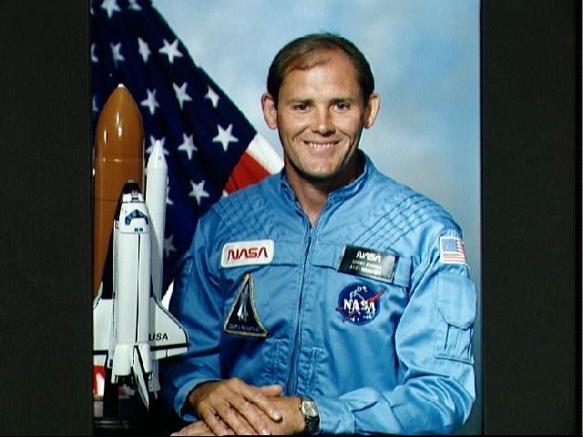 Official portrait of Astronaut Sonny Carter