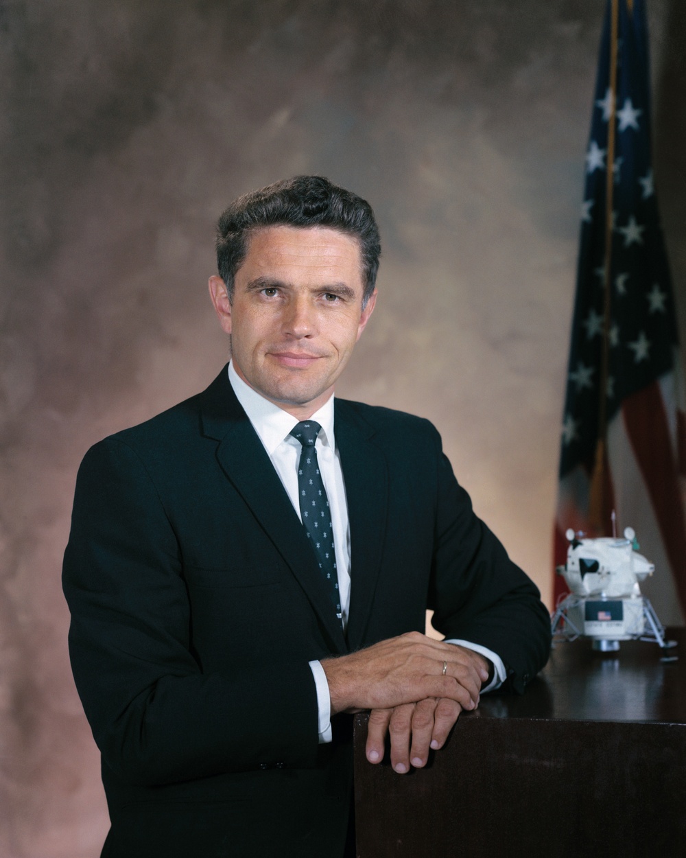 PORTRAIT - ASTRONAUT KARL G. HENIZE