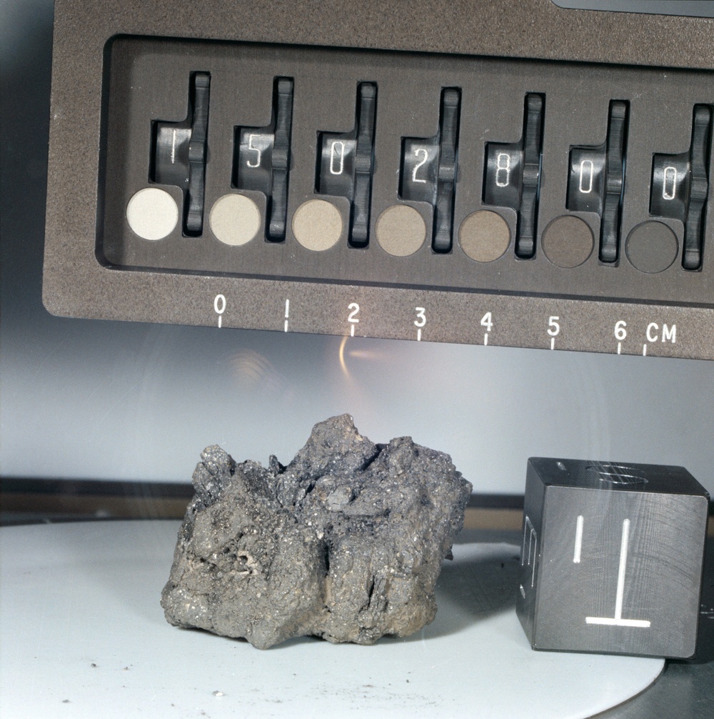 LUNAR SAMPLE - APOLLO 15 ROCK #15028