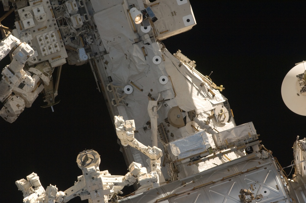 ISS Survey during Discovery STS-119 rendezvous (RNDZ)