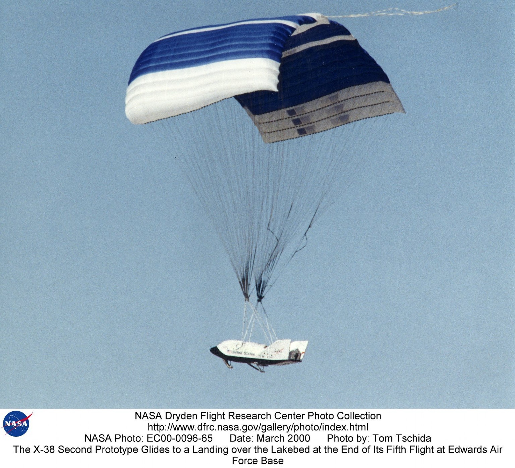 DVIDS - Images - The X-38 Second Prototype Glides to a Landing