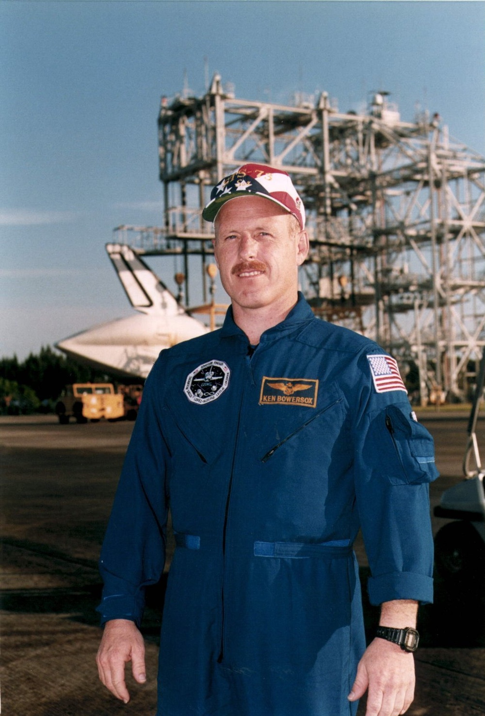 STS-73 Cmdr Kenneth D. Bowersox arrives at SLF