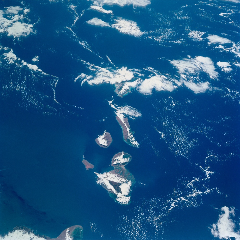 The Hawaiian Island chain taken from Atlantis during STS-106