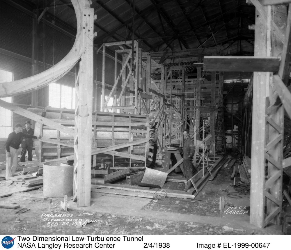 Two-Dimensional Low-Turbulence Tunnel