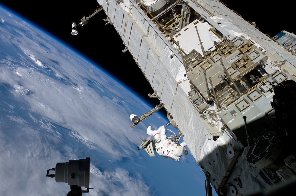 Sellers translates along the S1 Truss during EVA3 on STS-121 / Expedition 13 joint operations