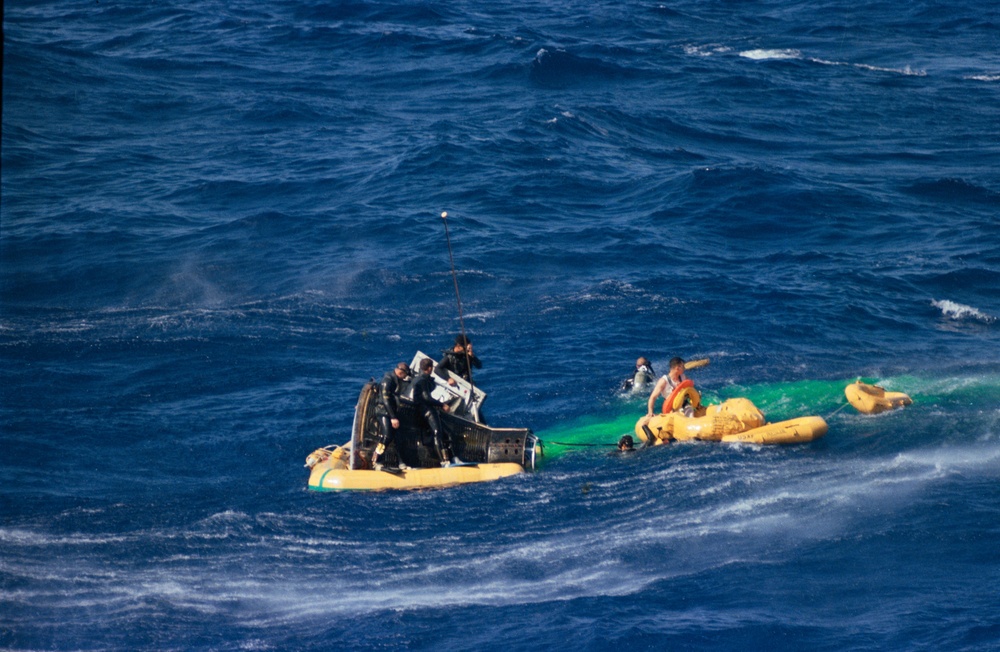 GEMINI-TITAN (GT)-III - RECOVERY OPERATIONS - ASTRONAUT JOHN W. YOUNG (SPACECRAFT IN WATER) - ATLANTIC