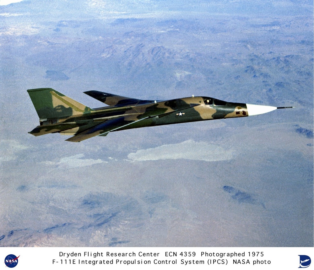 Ф111. F-111. F-111 самолет. F-111 Aardvark. General Dynamics f-111 кабина.