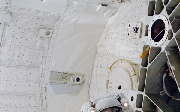 Wisoff on Z1 truss during EVA